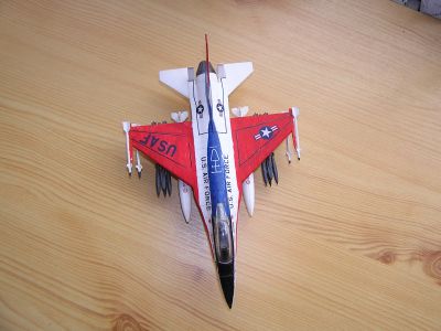 General Dynamics F - 16A 8
